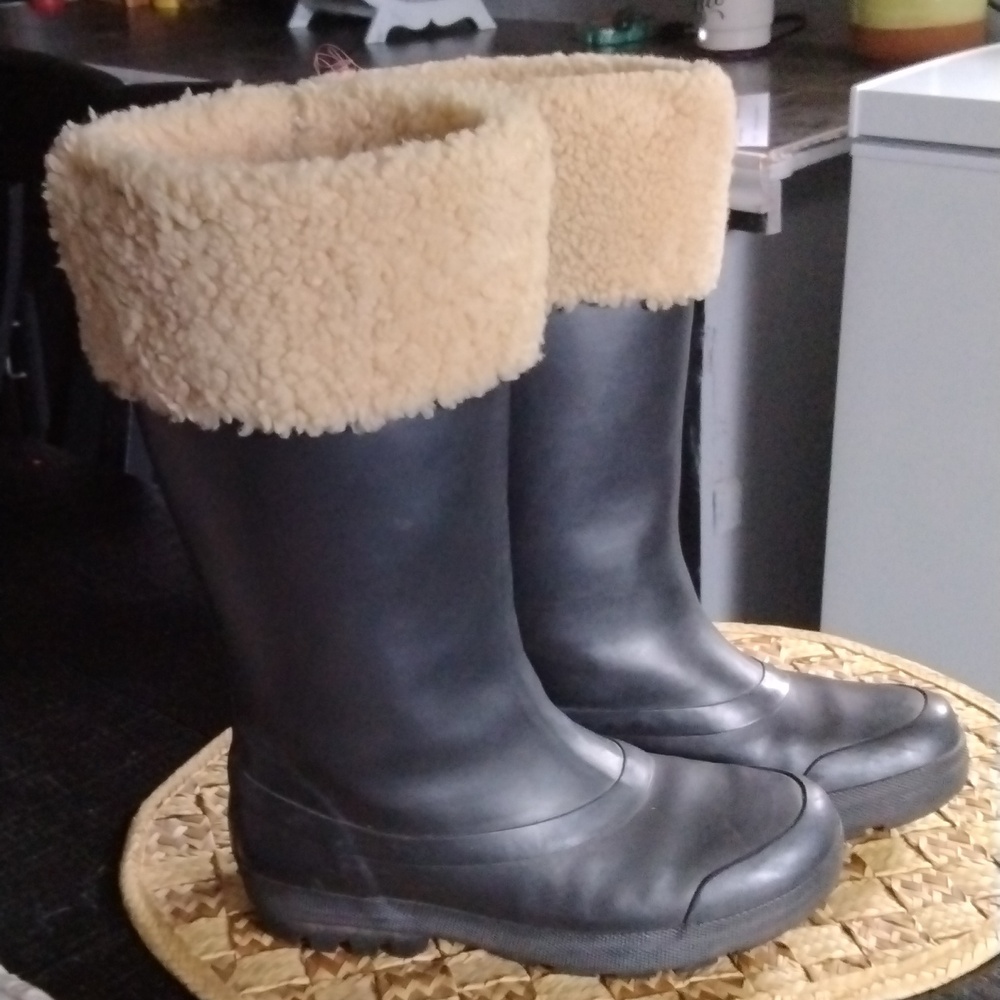 UGG WATERPROOF BOOTS